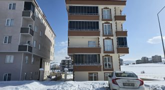 BAYBURT SINGAH MAHELLESİ ARA KAT 4 CEPHE AÇIK SATILIK DAIRE | Bayburt satılık ara kat daire
