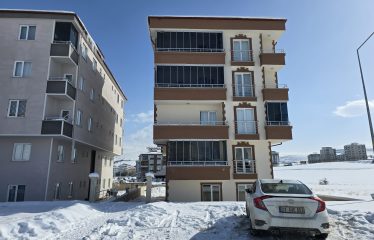 BAYBURT SINGAH MAHELLESİ ARA KAT 4 CEPHE AÇIK SATILIK DAIRE | Bayburt satılık ara kat daire