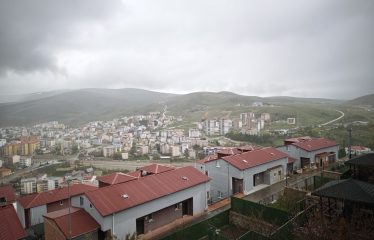 ÇORUH-ŞEHRİ AYAKLARINIZIN ALTINA SEREN PREMİUM 4+1 SATILIK VİLLA