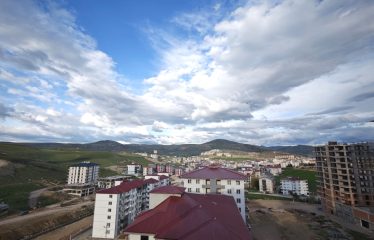 ÇORUH-YUVAM EVLER SİTESİNDE MANZARALI GENİŞ 3+1 KİRALIK DAİRE