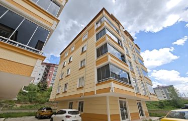 ÇORUH-AİLELERİN TERCİHİ ELİT MAHAL SİTESİNDE FERAH 3+1 ARA KAT
