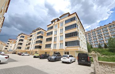 ÇORUH-AİLELERİN TERCİHİ ELİT MAHAL SİTESİNDE FERAH 3+1 ARA KAT