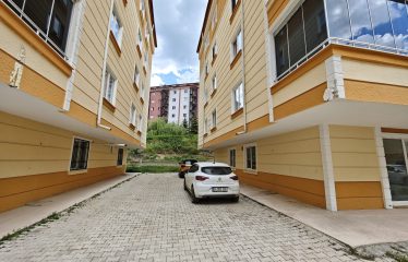ÇORUH-AİLELERİN TERCİHİ ELİT MAHAL SİTESİNDE FERAH 3+1 ARA KAT