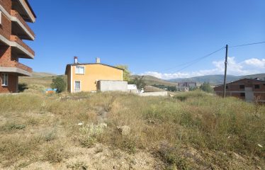 ÇORUH-ZAHİT MAHALLESİ SINIRINDA ÇİFT CEPHELİ SATILIK 393,20 M² ARSA ALANI