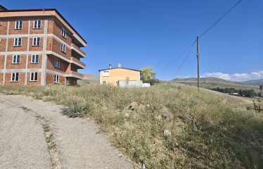 ÇORUH-ZAHİT MAHALLESİ SINIRINDA ÇİFT CEPHELİ SATILIK 393,20 M² ARSA ALANI
