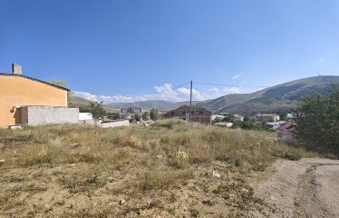 ÇORUH-ZAHİT MAHALLESİ SINIRINDA ÇİFT CEPHELİ SATILIK 393,20 M² ARSA ALANI