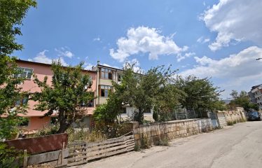 ÇORUH-ZAHİT’TE VALİLİK KONAĞI ALTINDA 2+1 KİRALIK DAİRE