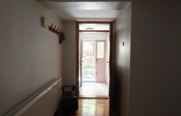 ÇORUH-ZAHİT’TE VALİLİK KONAĞI ALTINDA 2+1 KİRALIK DAİRE