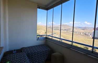 KİRALIK DAİRE| ÇORUH-ÖĞRETMEN TOKİLERİNDE EŞYALI, GENİŞ 3+1 KİRALIK DAİRE