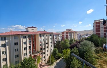 KİRALIK DAİRE| ÇORUH-ÖĞRETMEN TOKİLERİNDE EŞYALI, GENİŞ 3+1 KİRALIK DAİRE
