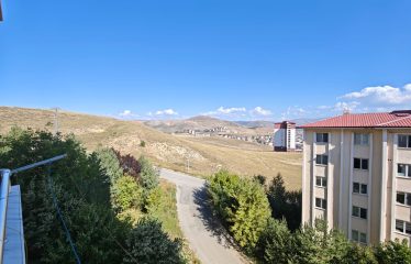 KİRALIK DAİRE| ÇORUH-ÖĞRETMEN TOKİLERİNDE EŞYALI, GENİŞ 3+1 KİRALIK DAİRE